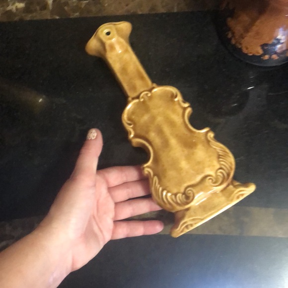 Vintage guitar vase/wall pocket - Picture 3 of 10